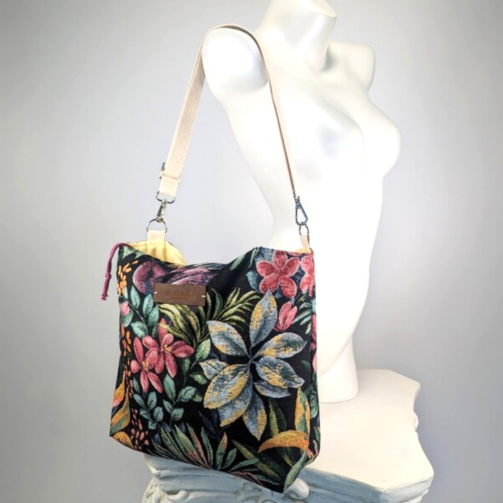 Original 6-in-1 Convertible Backpack with Zipper & Inside Pockets β BAGpack 2.0 - Picture 4 of 10